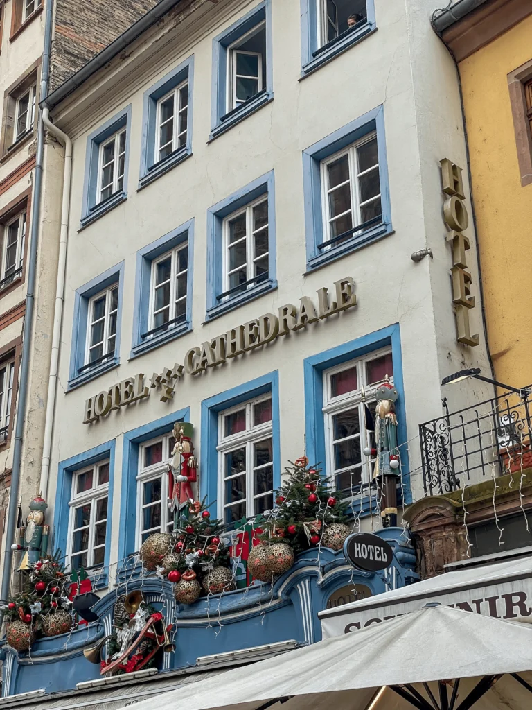 Fachada Hotel Cathedrale en Estrasburgo