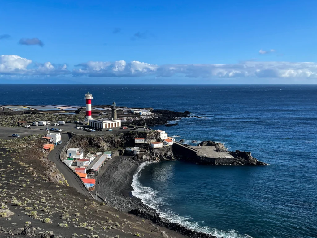 Donde alojarse en La Palma: Fuencaliente en el sur de la isla es ideal si tu plan es bucear y disfrutar de los atardeceres desde su faro