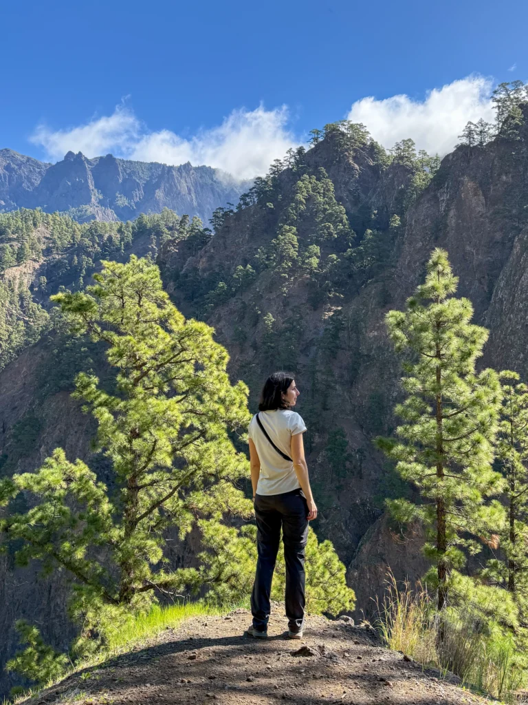 Disfrutar de los miradores naturales de la Caldera de Taburiente es una de las mejores cosas que hacer en esta ruta