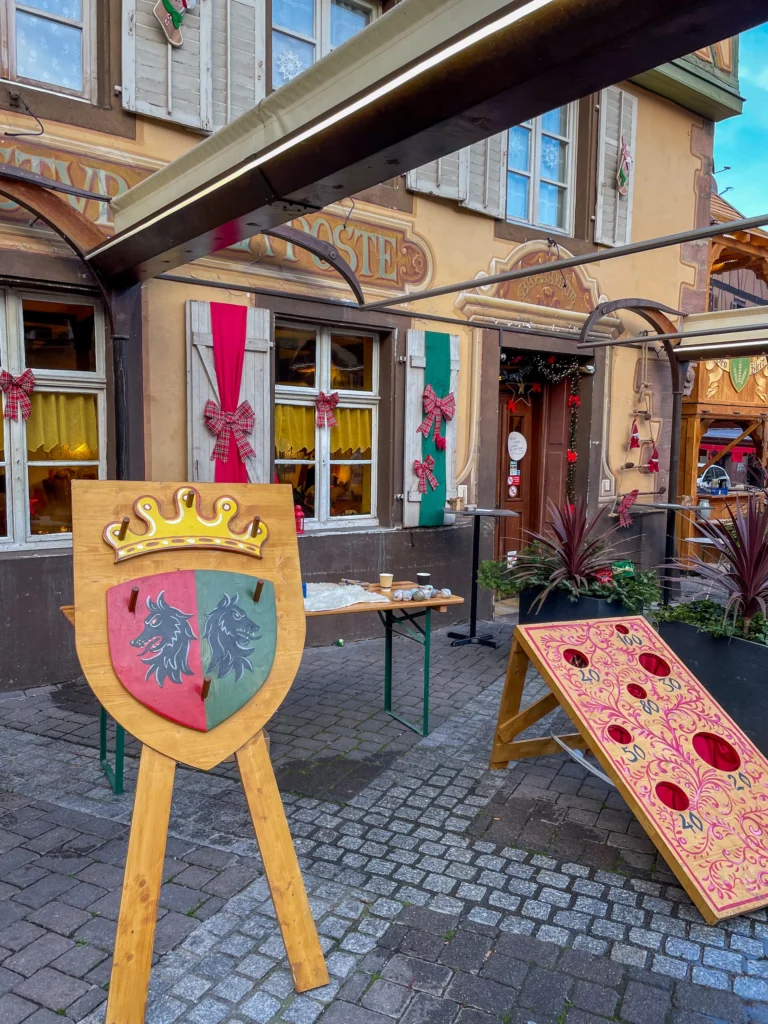 Juegos medievales en el mercado navideño medieval de Ribeauvillé, el mejor de Alsacia