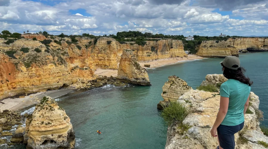 Vistas Praia da Marinha desde Percurso dos Sete Vales Suspensos Algarve