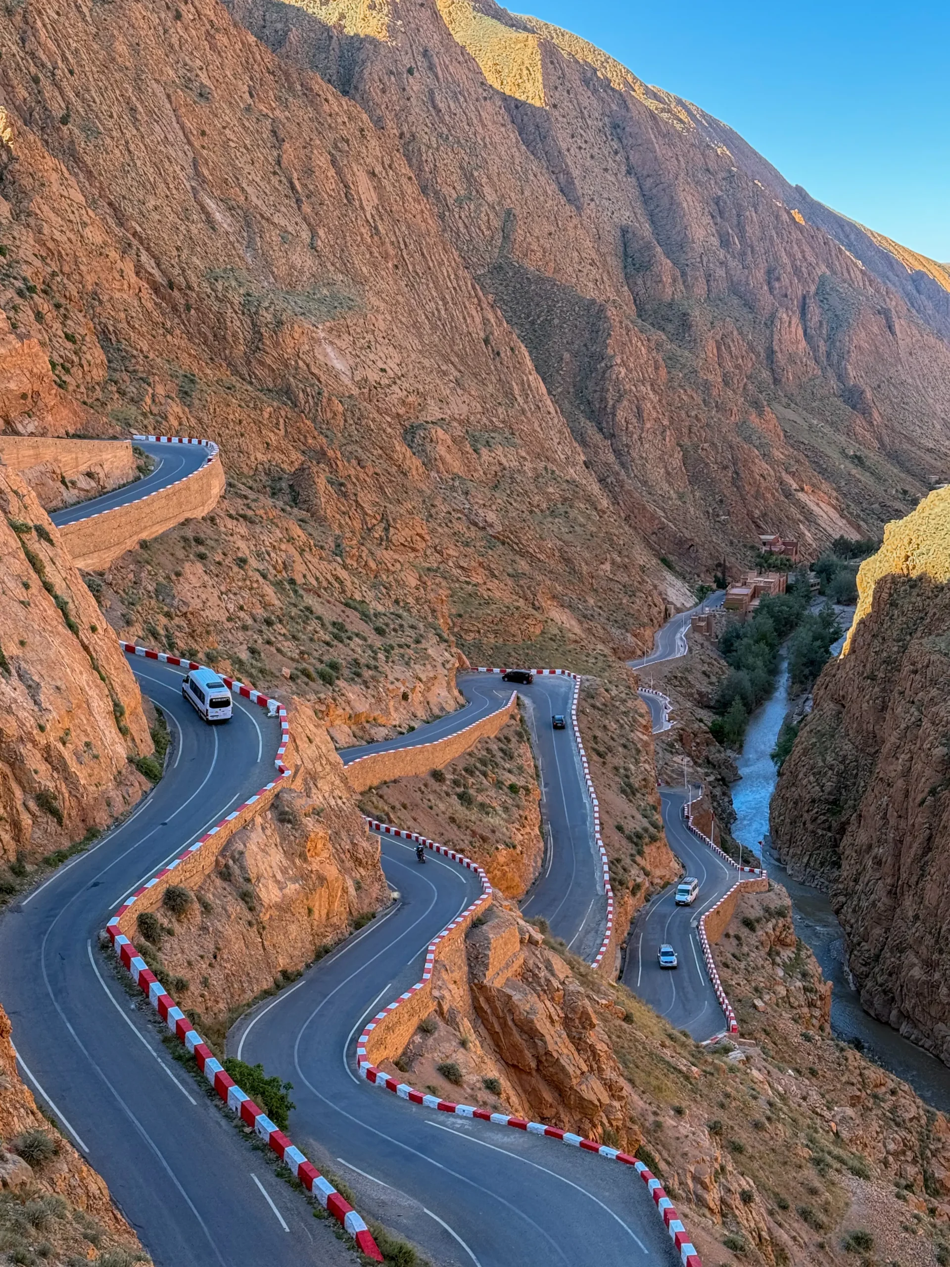 Gargantas del Dades desde el mirador del hotel Timzzillite