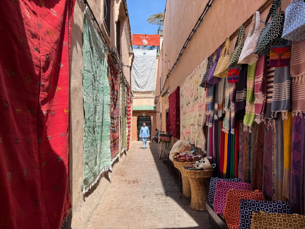 Paseando por el zoco en Marrakech