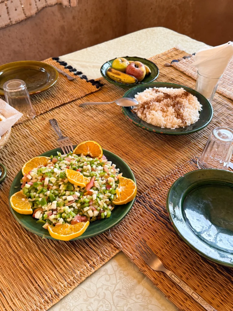 Comida en nuestro campamento del desierto de Zagora