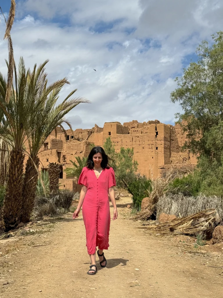 Paseando por el palmeral de Agdz en nuestra ruta por Marruecos