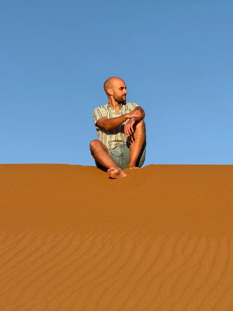 Dedicarse a la vida contemplativa, otra de las mejores cosas que hacer en el desierto