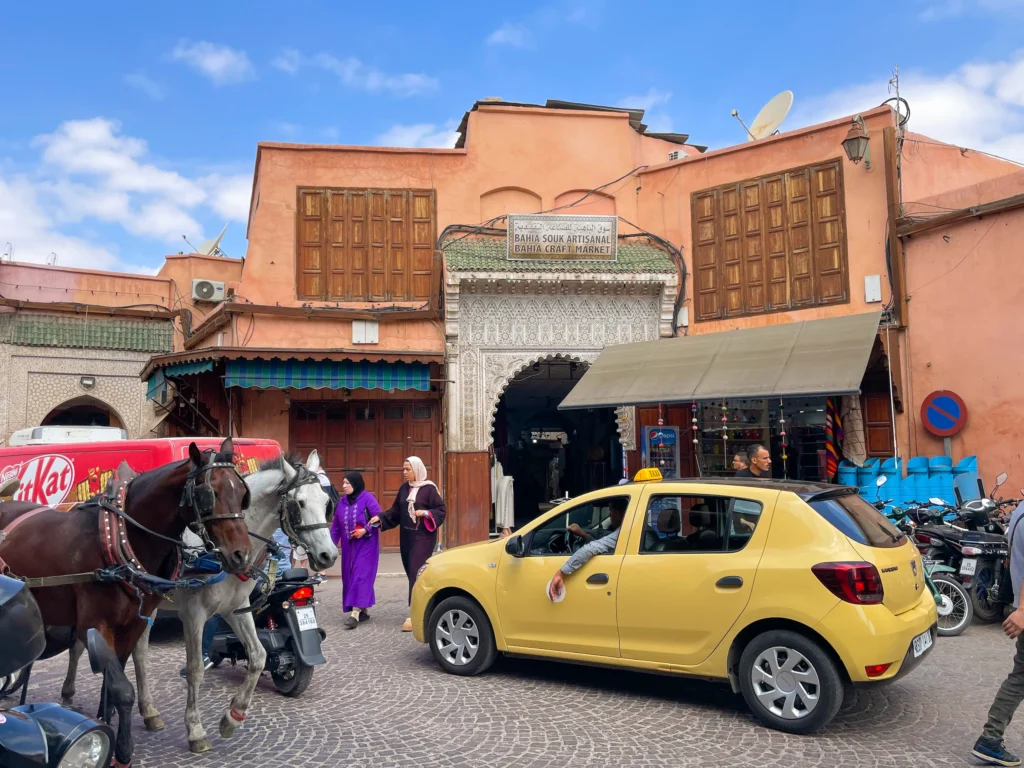 Consejos para conducir por Marruecos, evita el tráfico en la ciudad de Marrakech