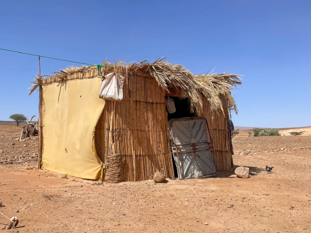 Visitando un poblado nómada, una de las cosas que hacer en el desierto de Marruecos