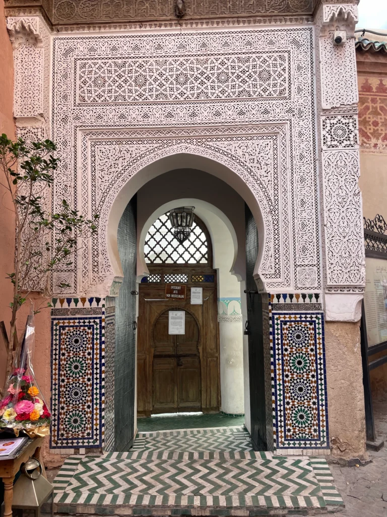Dejarte sorprender por los rincones de la medina, lo mejor que hacer en Marrakech