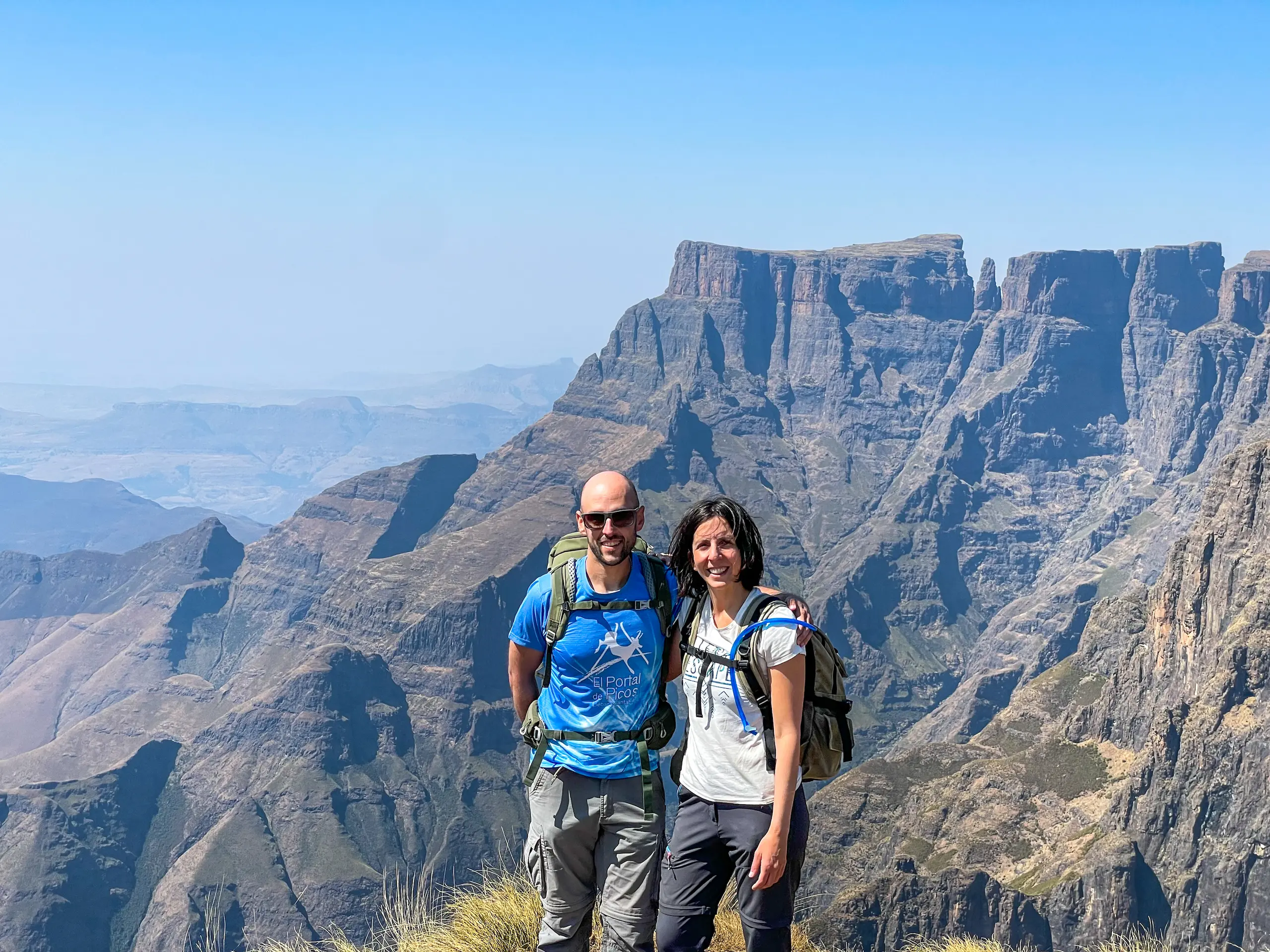 Nosotros en el anfiteatro desde la parte alta de las Tugela Falls