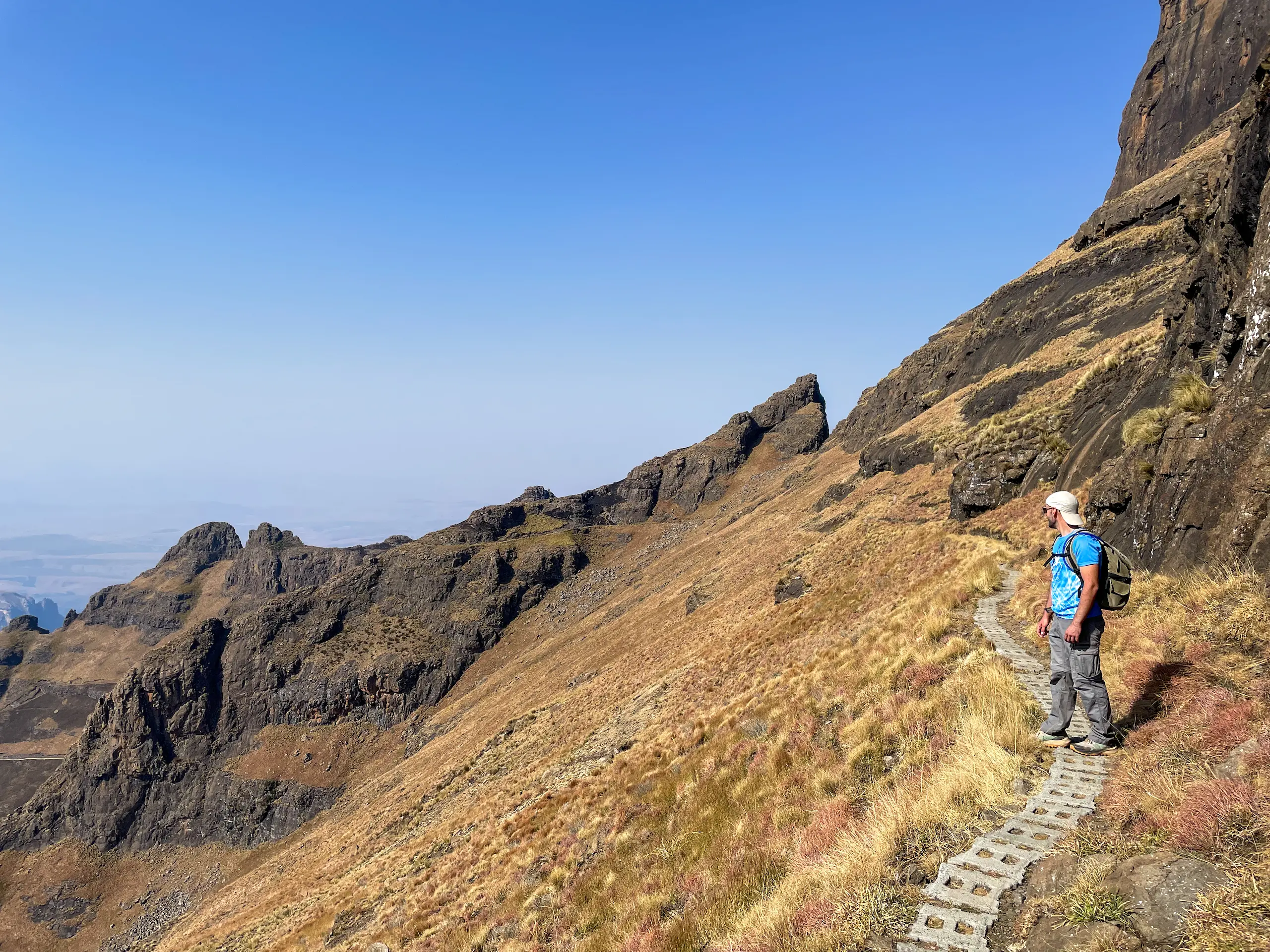 Paisajes de camino a las Tugela Falls en Royal Natal National Park en las Drakensberg